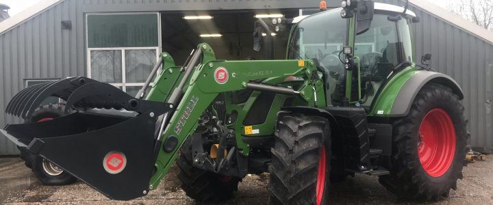 Afgeleverd aan MTS Nooordmans-Wienia te Harlingen; Fendt 514 power met fronthef PTO, Stoll FZ 50,1 voorlader en Slootsmid SZB 800 Profi uitgevoerd met centrale smering en volautomatische schijvenafscherming. Veel succes en werkplezier met deze machines Afgeleverd aan MTS Nooordmans-Wienia te Harlingen; Fendt 514 power met fronthef PTO, Stoll FZ 50,1 voorlader en Slootsmid SZB 800 Profi uitgevoerd met centrale smering en volautomatische schijvenafscherming. Veel succes en werkplezier met deze machines
